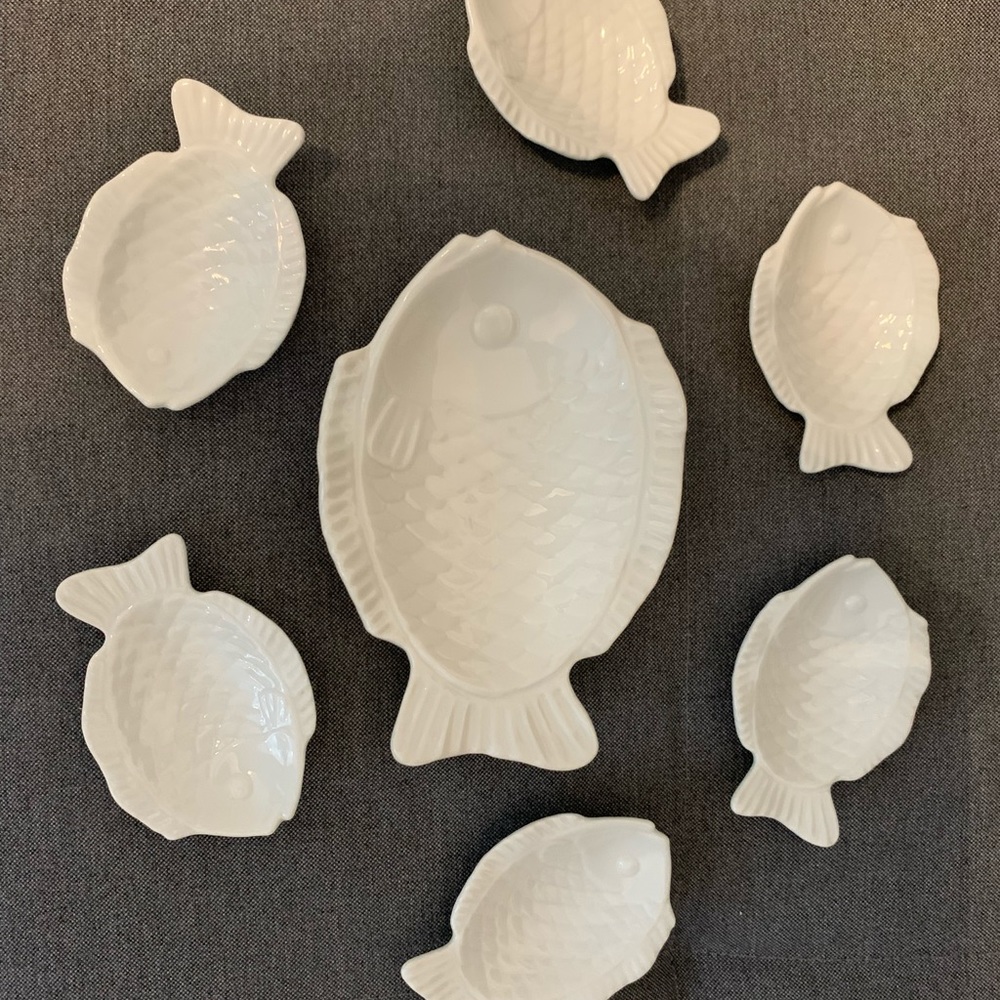 ๐ 7 Piece White Porcelain Fish Plate Set - Picture 5 of 14